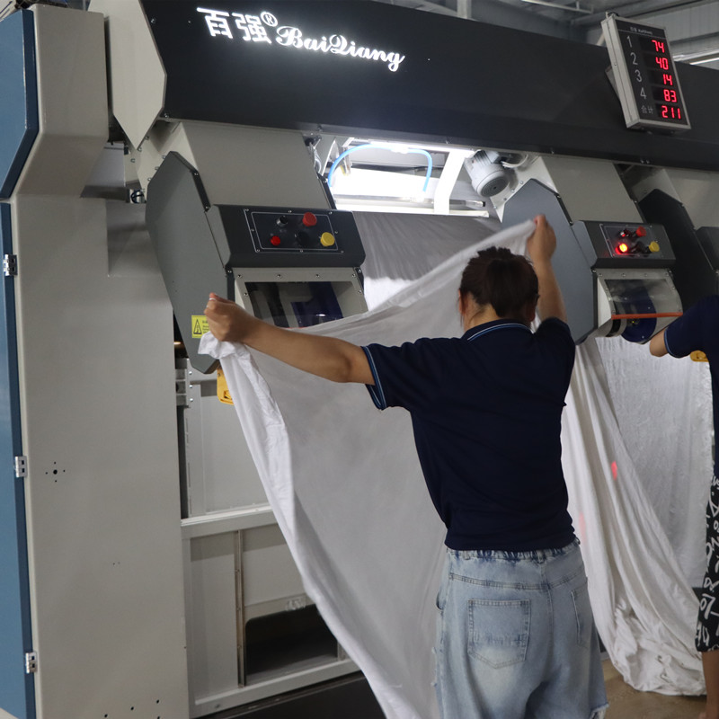 布草洗滌公司燙平機(jī)輸送前端有必要用展布機(jī)嗎？